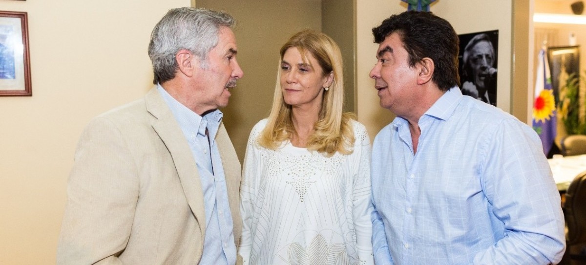 El ex gobernador bonaerense Felipe Solá llevó su campaña a La Matanza: estuvo con Magario y Espinoza