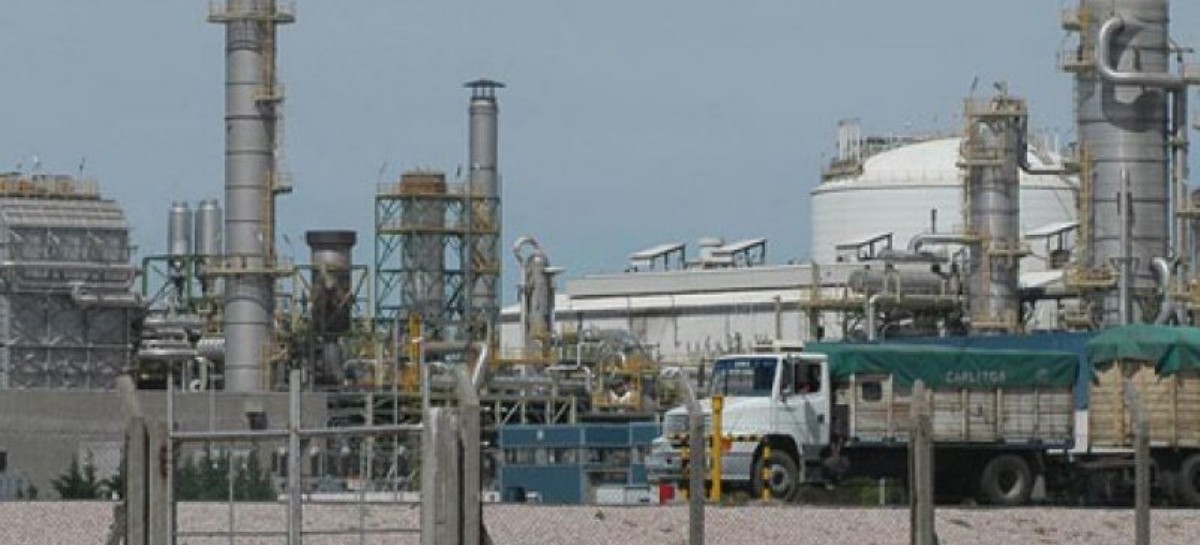 Susto en Bahía Blanca: la ciudad se sacudió por una fuerte explosión en el polo petroquímico