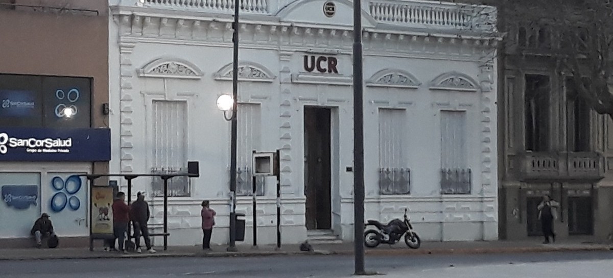 En medio de homenajes por el 10° aniversario de la muerte de Alfonsín, la UCR muestra diferencias