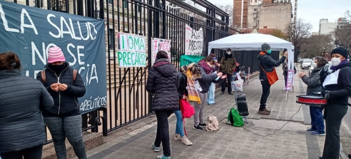 Prestadores de salud volvieron a reclamar por pagos adeudados frente a la Gobernación bonaerense