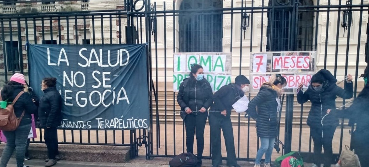 Prestadores de salud volvieron a reclamar por pagos adeudados frente a la Gobernación bonaerense
