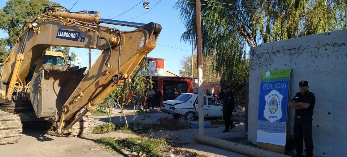 Derribaron un búnker de drogas en el barrio "El Palihue" de La Plata