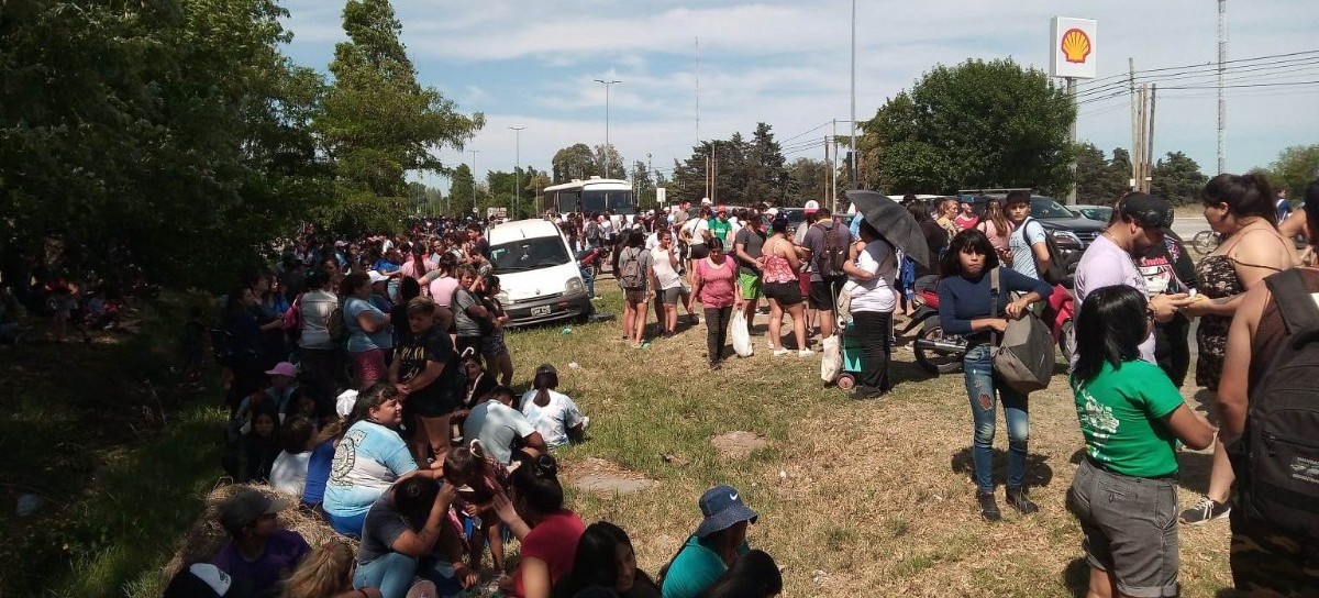Una Navidad sin Hambre: organizaciones sociales reclamaron frente a un mayorista de La Plata