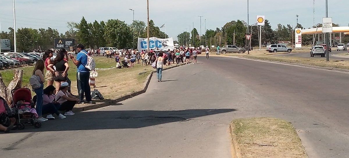Una Navidad sin Hambre: organizaciones sociales reclamaron frente a un mayorista de La Plata