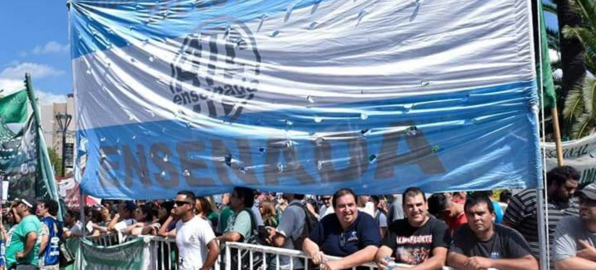 Fuerte presencia de ATE Ensenada en la concentración de gremios estatales frente a Casa de Gobierno