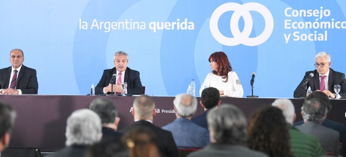 La dupla Fernández-Fernández de Kirchner se mostró en Casa Rosada para presentar un proyecto de ley