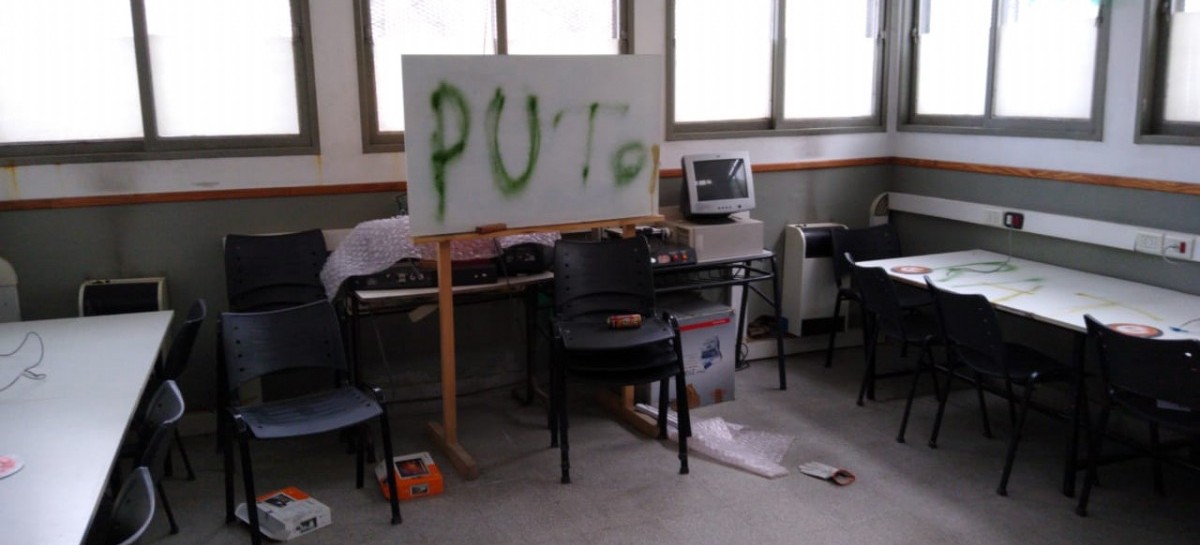 Berisso: una Escuela Técnica, ubicada a pocos metros de una comisaría, fue violentada y destrozada