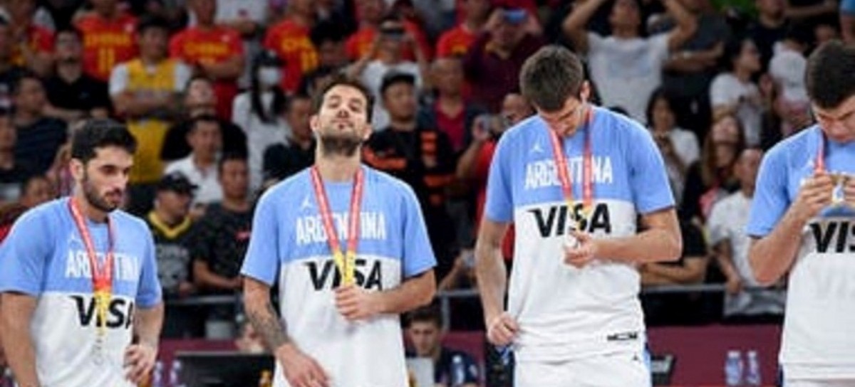 Es noticia: una Selección Argentina perdió una final y sus jugadores no se quitaron las medallas