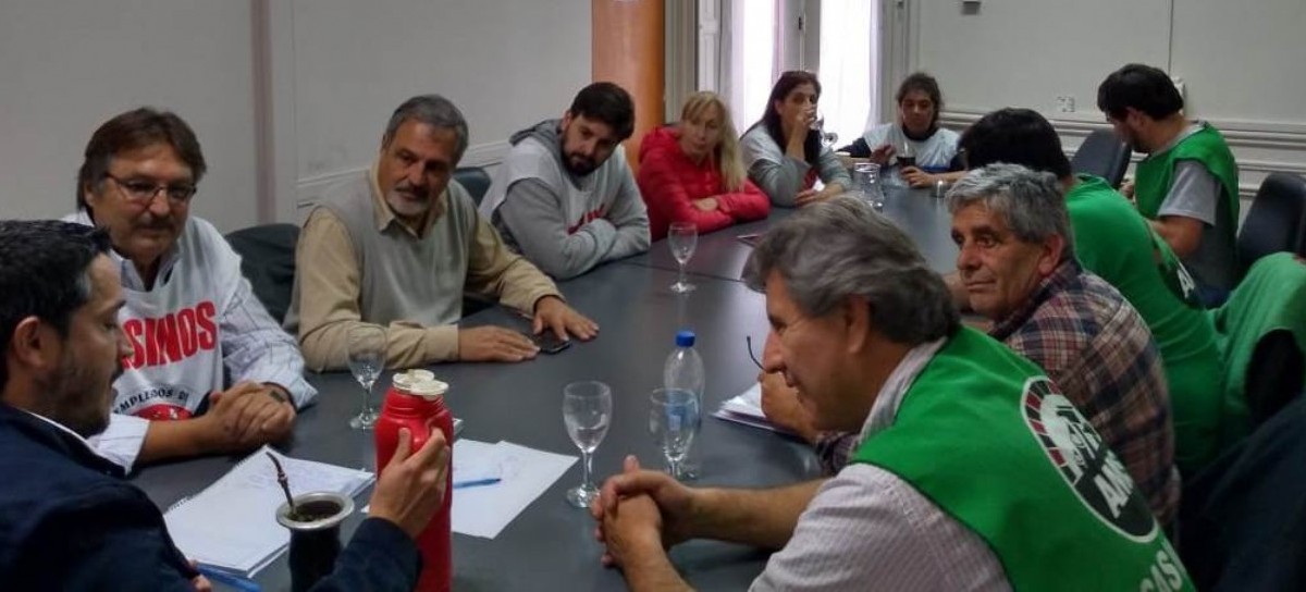 El conflicto por el cierre de los casinos de Necochea y Mar de Ajó se trasladó a La Plata