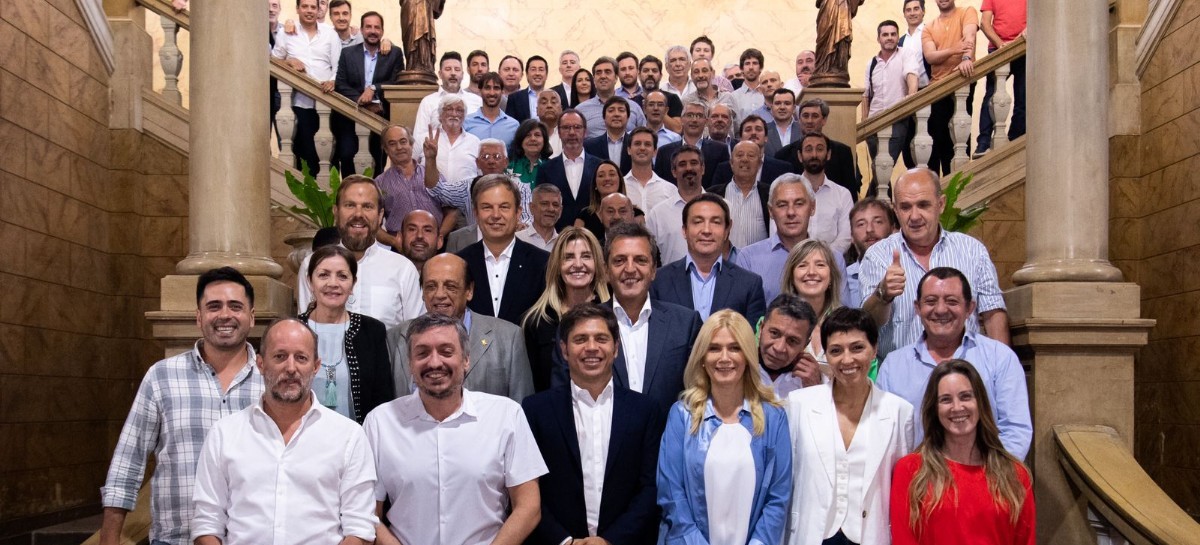 Una foto: lo único concreto que se llevaron de Gobernación intendentas e intendentes K y peronistas