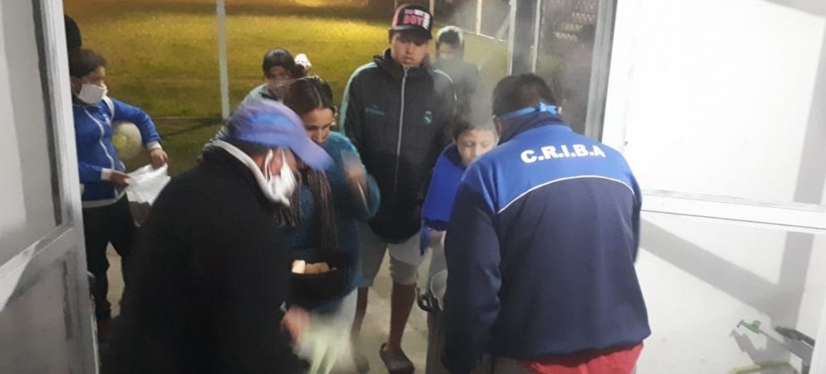 La Plata: una olla popular asiste hace 50 días corridos a 70 familias, pero sigue sin recibir ayuda