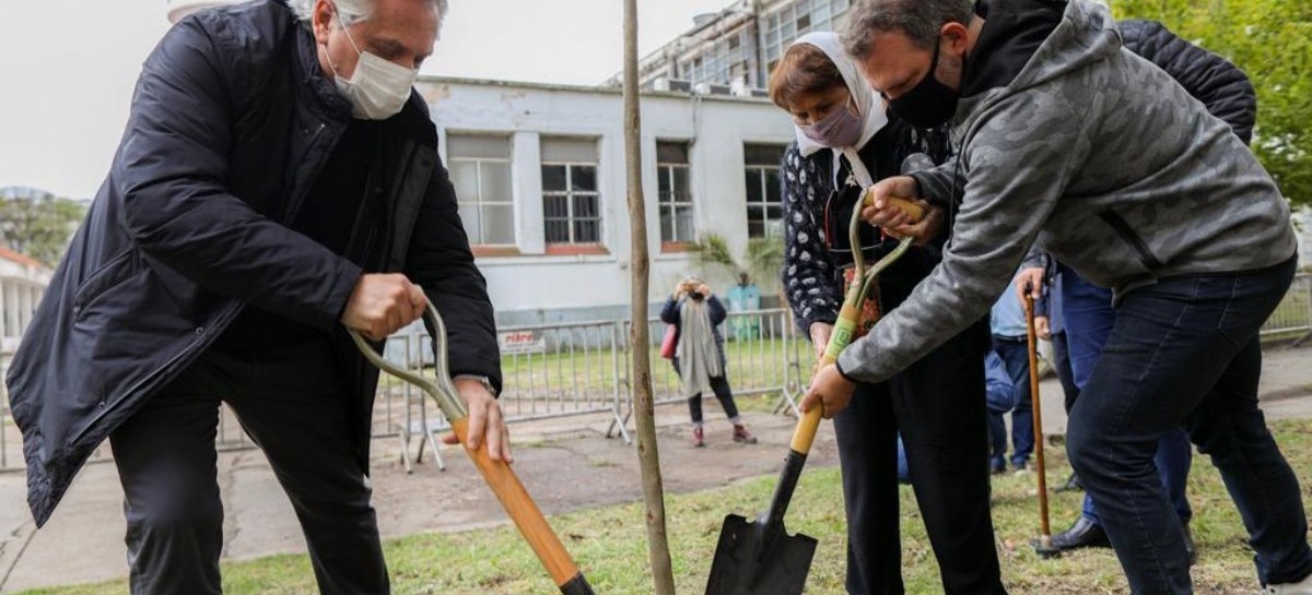 El presidente Fernández homenajeó en la ex ESMA a trabajadores desaparecidos en la última dictadura