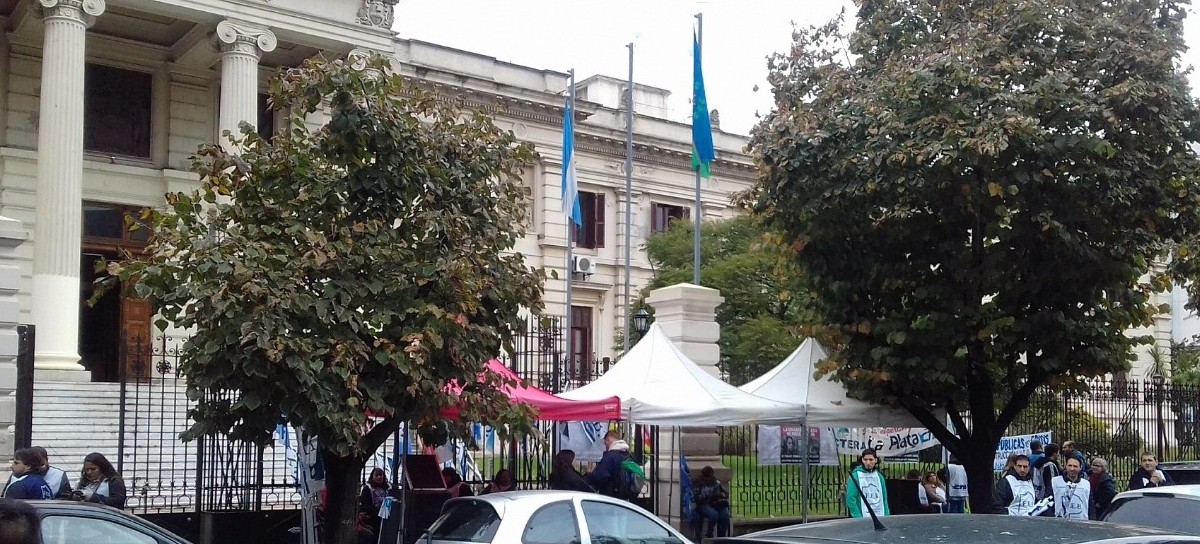 El conflicto interminable: por el paro docente, la próxima semana habrá solamente 2 días de clases