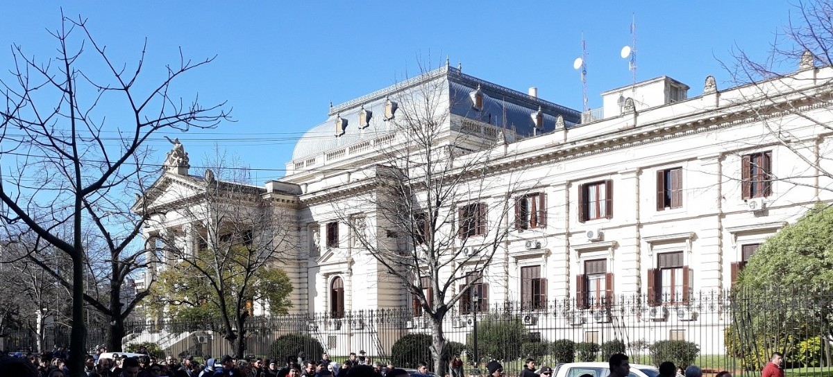 La crisis edilicia de las escuelas copó el debate en la Legislatura bonaerense