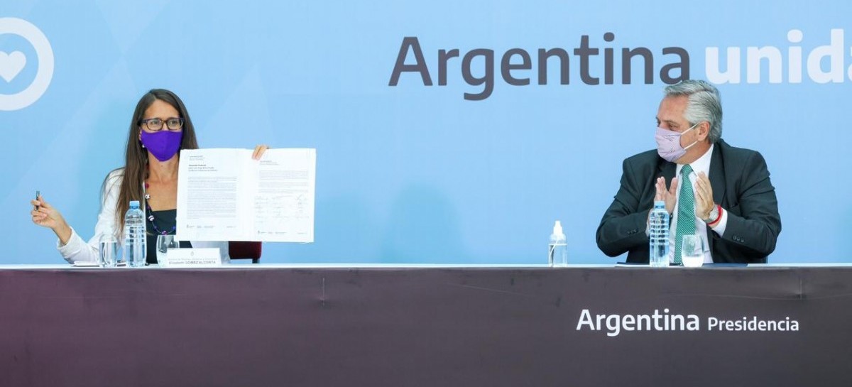 El presidente firmó un acta con gobernadores y gobernadoras en el Día Internacional de la Mujer