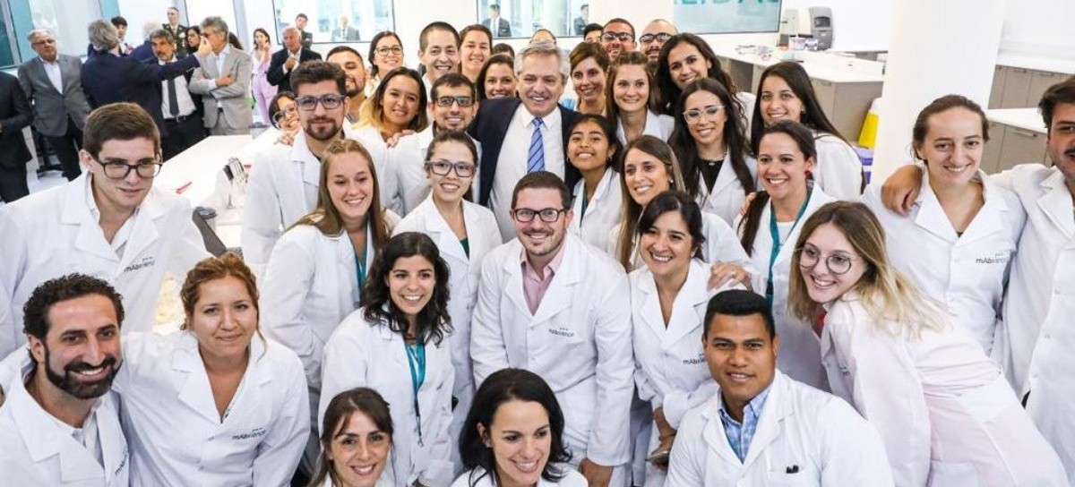 Escobar: el presidente Fernández estuvo en la inauguración de una planta de medicamentos biológicos