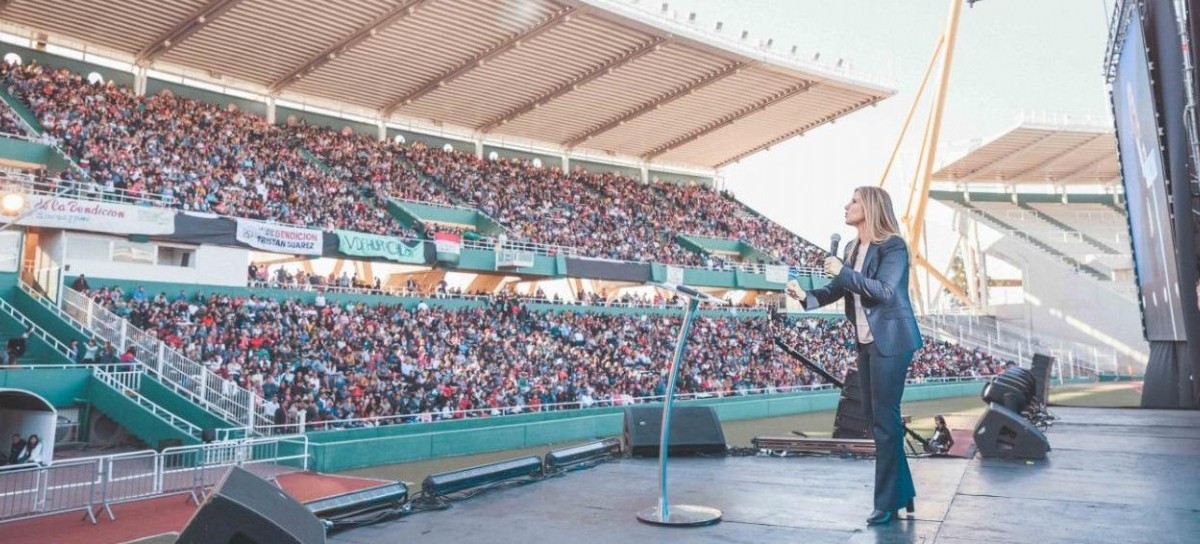 Una candidata a vicepresidente de la Nación habló ante 23 mil evangélicos en un estadio de fútbol