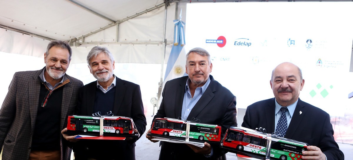 Hecho histórico para La Plata: comienza a circular el micro eléctrico para el transporte público