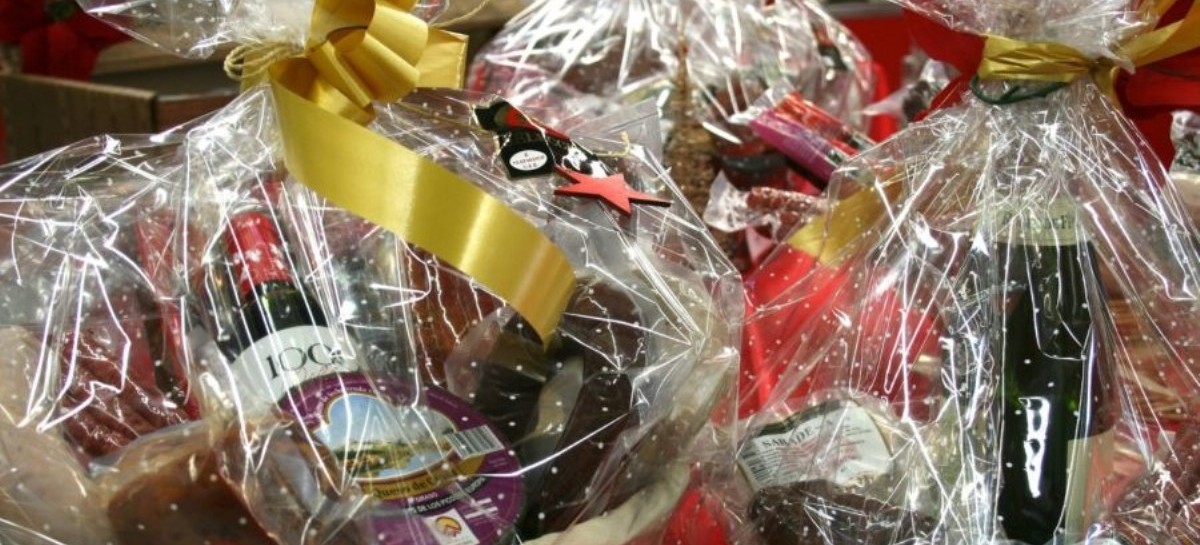 Larroque ya piensa en las Fiestas: compró alimentos para armar 500 mil canastas navideñas