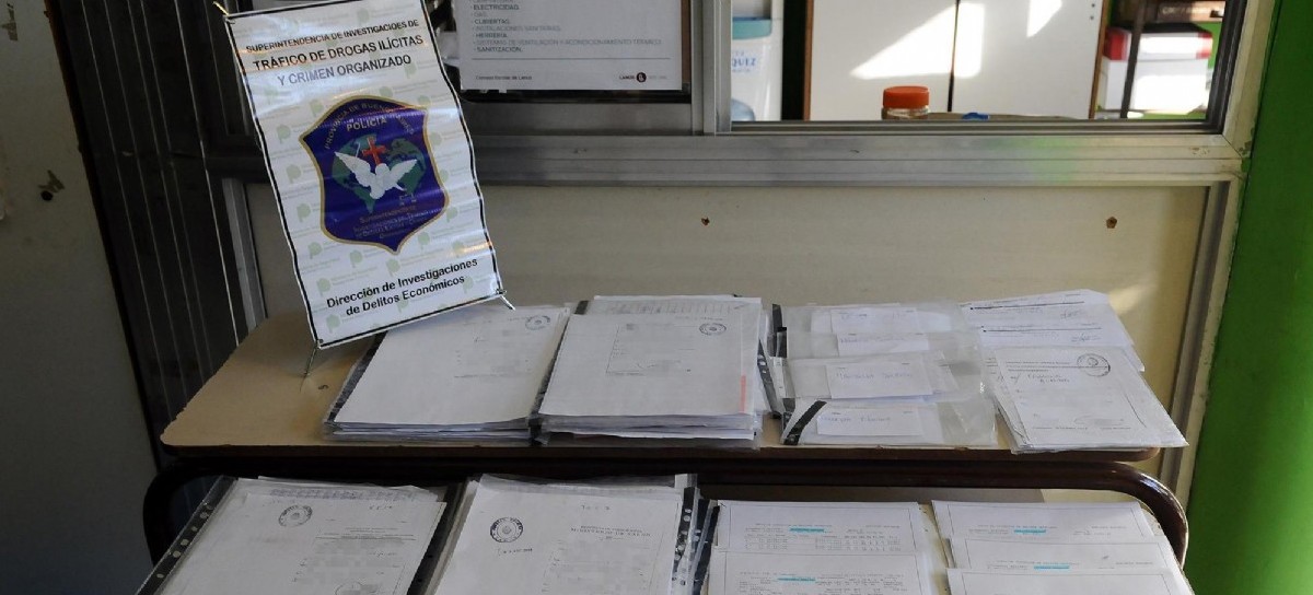 Allanaron el Consejo Escolar de Lanús por una investigación sobre certificados médicos falsos