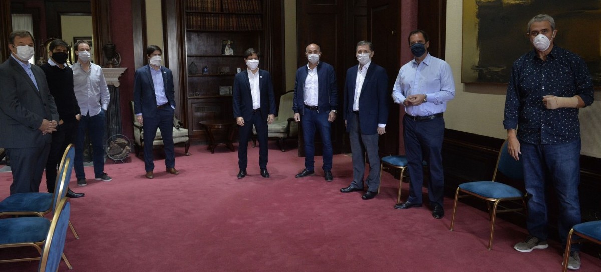 Kicillof recibió a intendentes para ajustar detalles de la "cuarentena administrada"