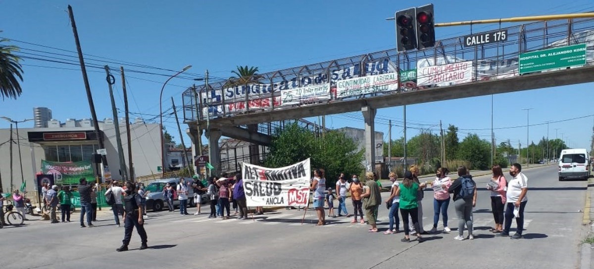 "Los invisibles de la Pandemia": protesta en apoyo a enfermeras y enfermeros despedidos  en La Plata