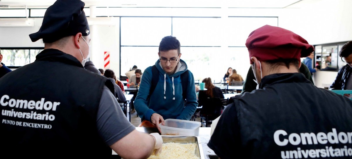 La Universidad Nacional de La Plata pone en marcha el turno noche del Comedor Universitario