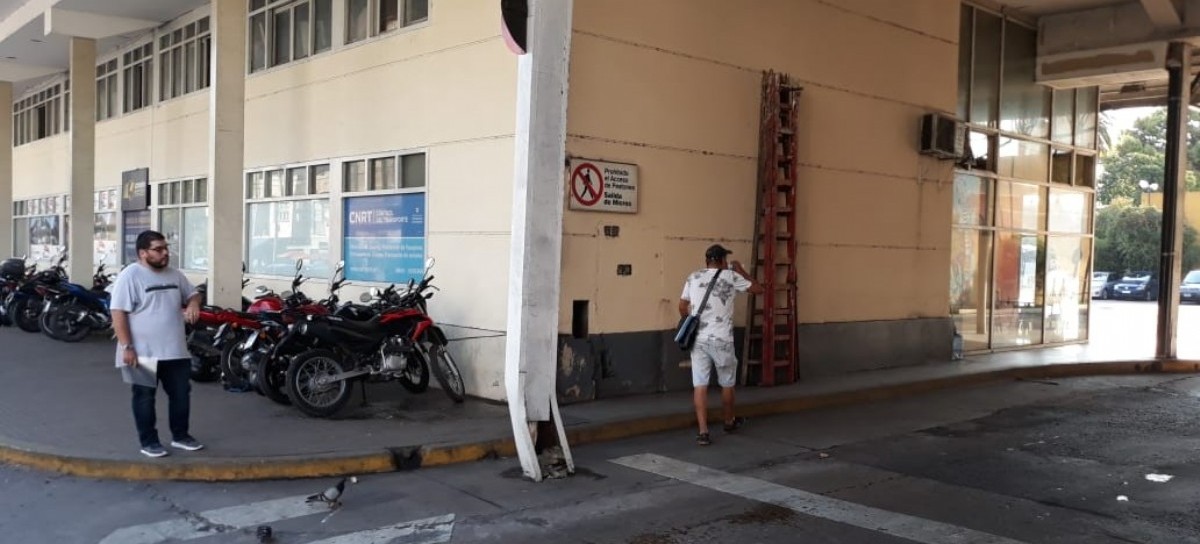 Terminal de Ómnibus de La Plata: la Sala sanitaria y la columna que chocan diariamente piden auxilio