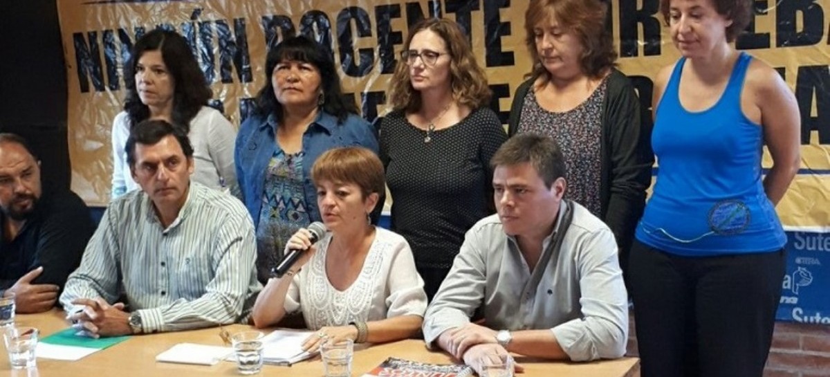 Los docentes le reclamaron a Vidal una "urgente convocatoria"