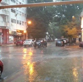La Plata: dos muertos por el temporal que afecta también a varias ciudades del Conurbano