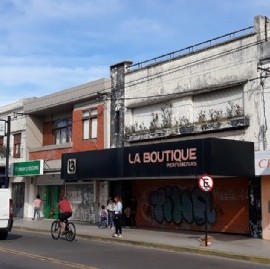 Cierran negocios pero abren financieras: la industria sin chimeneas que más dinero ganó