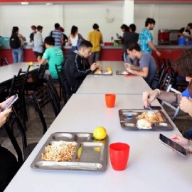 Con un costo de 50 pesos, los estudiantes ya pueden asistir al comedor de la UNLP