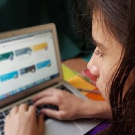La Plata: la conectividad en barrios vulnerables, bajo la mirada de quienes los recorren diariamente