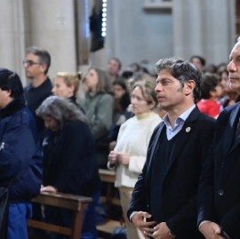 Masiva misa en la Catedral de La Plata por el eterno descanso del Papa Francisco