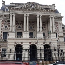 Áreas importantes del ministerio de Gobierno bonaerense, a cargo de funcionarios "ad honorem"