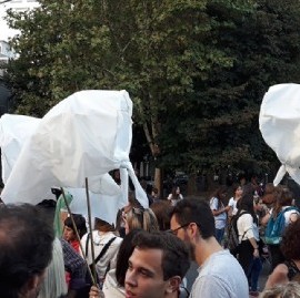 Organizaciones políticas, sindicales y estudiantiles marcharon y repudiaron el golpe militar de 1976