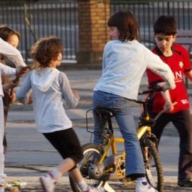La Plata: concejal propone cortar calles los días domingo para que niñas y niños puedan recrearse