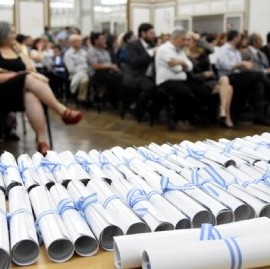 UNLP: otorgaron el título universitario a trabajadores no docentes