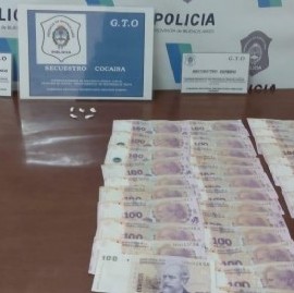 La Plata: conducía a alta velocidad y al detener su marcha descubrieron que tenía cocaína y dinero
