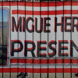 Familiares y amigos de Miguel Heredia reclamaron justicia frente al edificio ministerial de La Plata