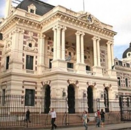 Profeta en su tierra: en La Plata venden "el pan de Cristina"