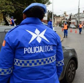 Policía local se pegó un tiro: como la ambulancia no llegaba, fue llevado en patrullero al hospital