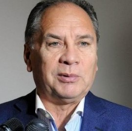 Un histórico intendente y hombre fuerte del peronismo, acorralado por una mujer