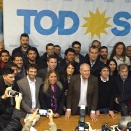 En una demostración de unidad inédita, los peronistas de La Plata presentaron el "Frente de Todos"