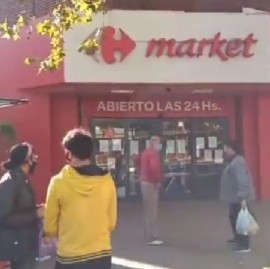 La Plata: ante un caso sospechoso de Coronavirus, Carrefour retiró a todos sus clientes y cerró