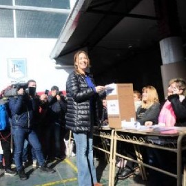 Vidal, la carta imbatible del oficialismo, terminó perdiendo por más diferencia que Macri