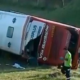 Se repite la tragedia: otra vez vuelco de un micro de dos pisos, otra vez la ruta 2, otra vez muerte