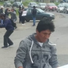 La Plata: Quinteros y camioneros cortan el cruce de Avenida 44 y Ruta 36, en la localidad de Olmos