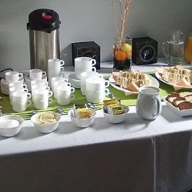 El ceremonial de Berni no suspende sus "coffee break": piensan gastar tres millones y medio de pesos