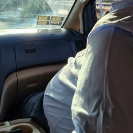 Sin cinturón de seguridad, un senador bonaerense salió a las rutas para visitar a intendentes amigos